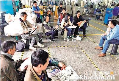 红色文艺轻骑兵走进黄埔 用速写绘就工人劳动图景